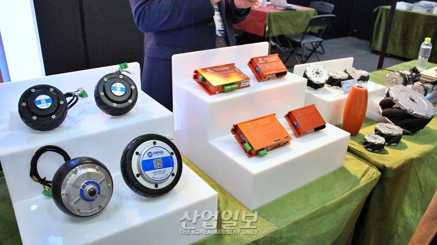 [로보월드] 로봇의 매끄러운 이동 돕는 서보모터들