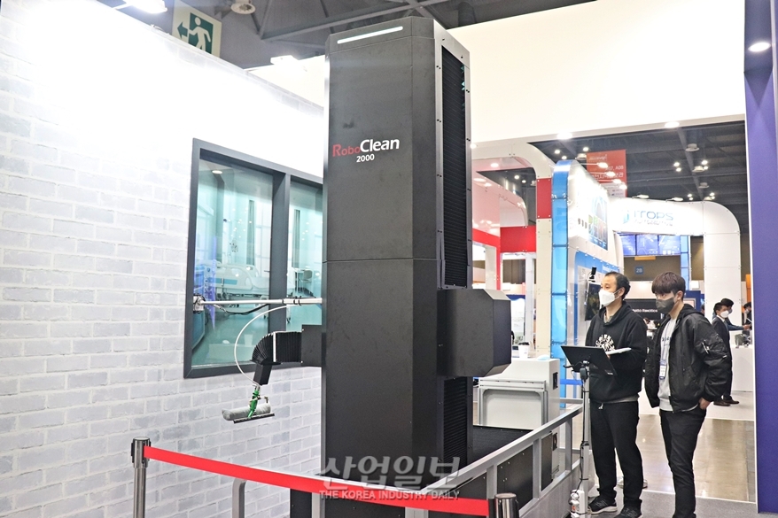 [로보월드] 창문 외부 세척, 로봇으로 해결
