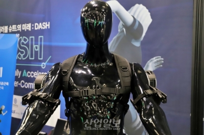 [로보월드] 근로자 근골격계 질환 예방하는 ‘무동력 웨어러블 장비’