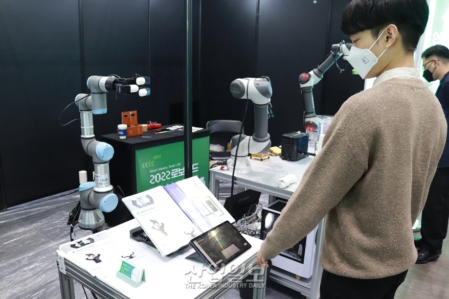 [로보월드] 비정형 물체 들어올리는 3지 그리퍼