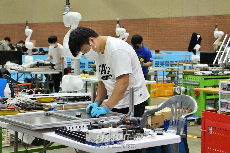 [로보월드] ‘데려가고 싶은 인재’ 모인 2022 국제로봇콘테스트