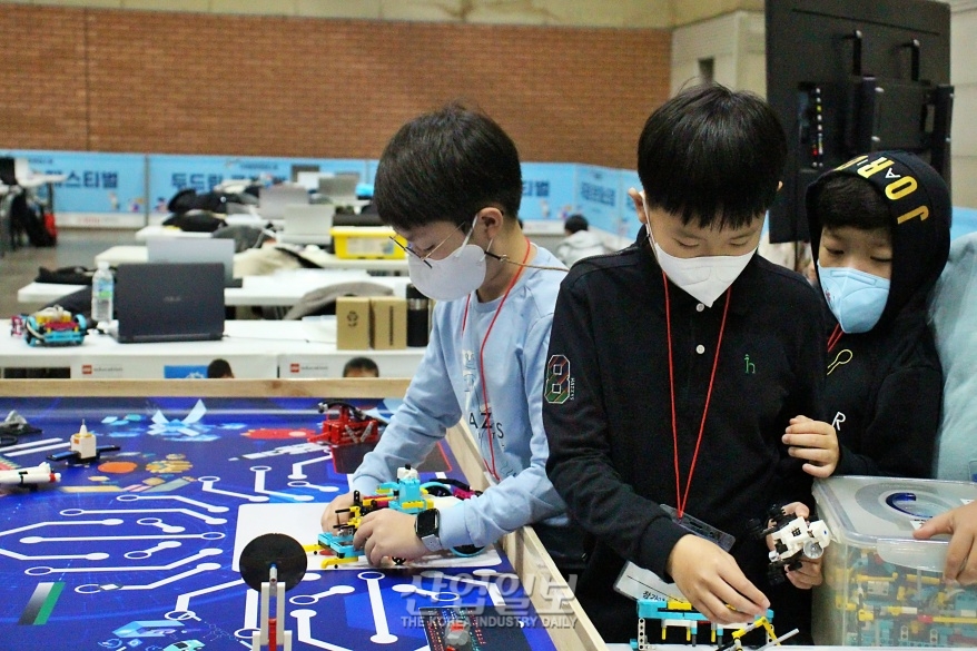 [로보월드] 미래인재들의 AI ‘미션 타파’