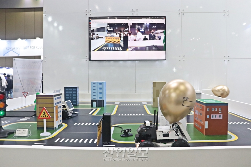 [로보월드] 국내 로봇 기술력 뛰어나지만…정부·기업 노력으로 시장 키워야