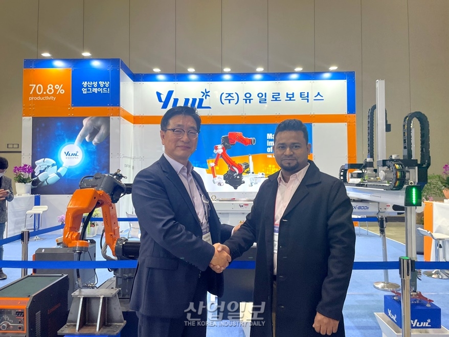 [로보월드] (주)유일로보틱스, 로보월드서 다관절 로봇 선보여