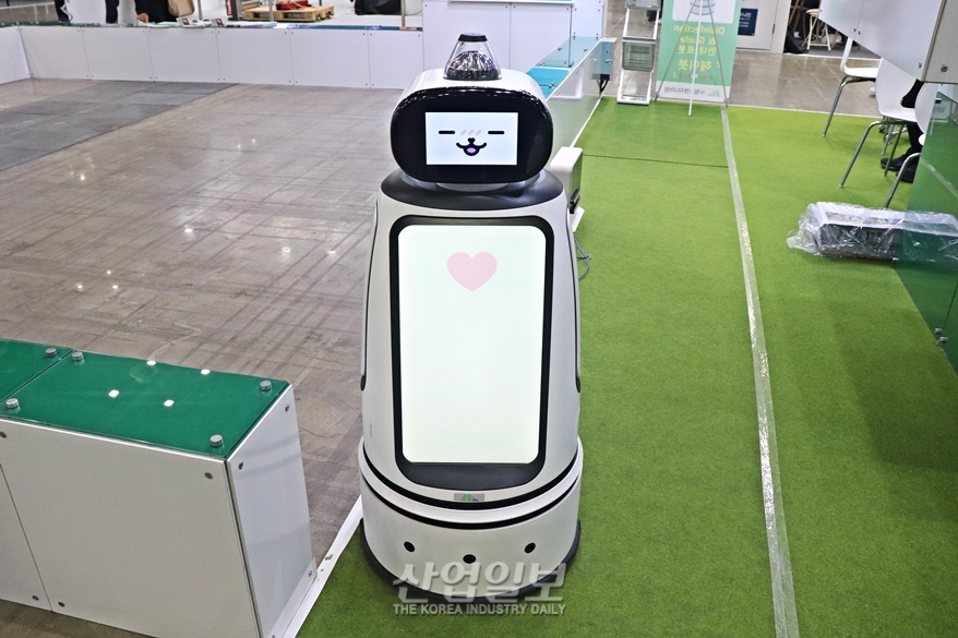[로보월드] 롤테이너 끄는 소형 창고용 물류 로봇