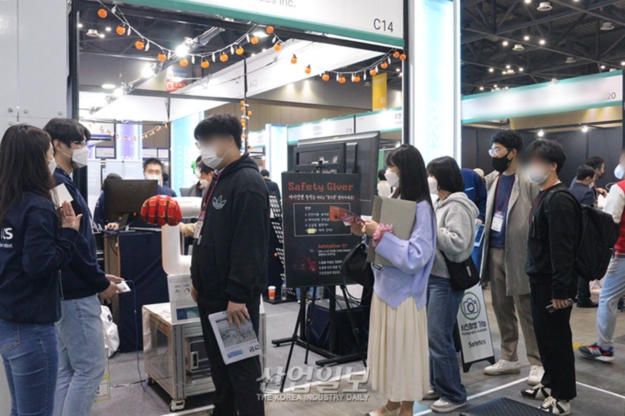 [로보월드] 로봇, 솜사탕 만들어 주고 사진도 출력해준다