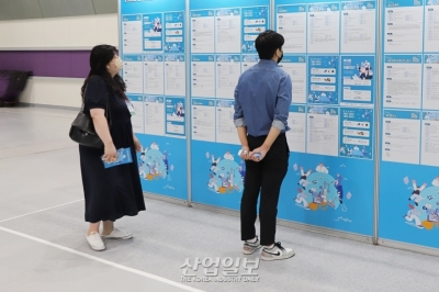 경제성장 뛰어넘은 고용 증가, 내년엔 ‘찬바람’