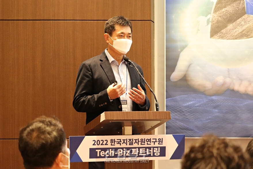 수입에 의존하는 배터리 원자재, 배터리 재활용 기술 활성화 필요