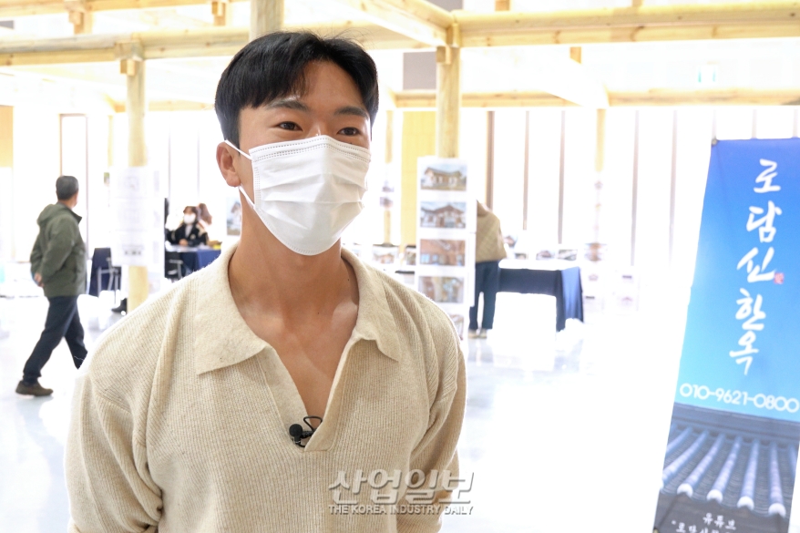 [한옥문화박람회] “한옥 관련 모든 분야 개척할 것”