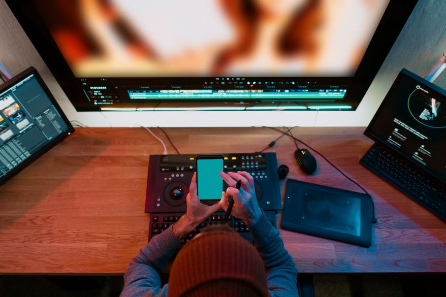 10월 ICT 수출, 휴대폰 증가했으나…반도체·디스플레이 등 감소