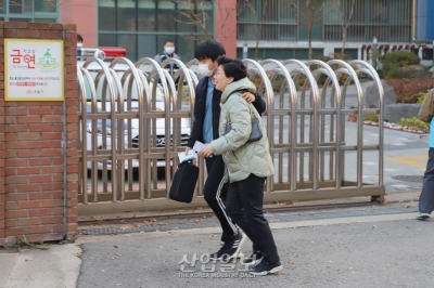 [포토뉴스] “수능 보느라 수고했어, 놀러 가자”