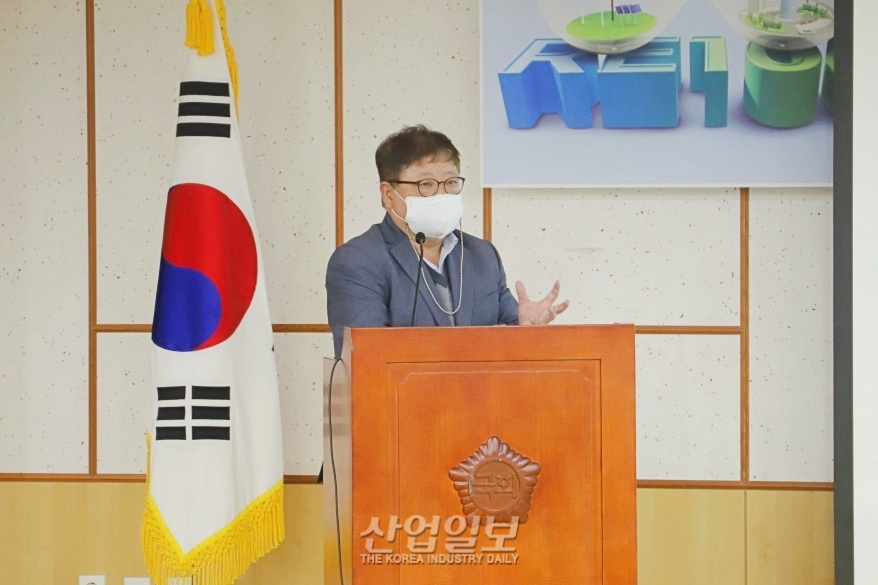 재생에너지 사용량↑…송전망 문제 해결, 정부·기업 대책 필요성 제기