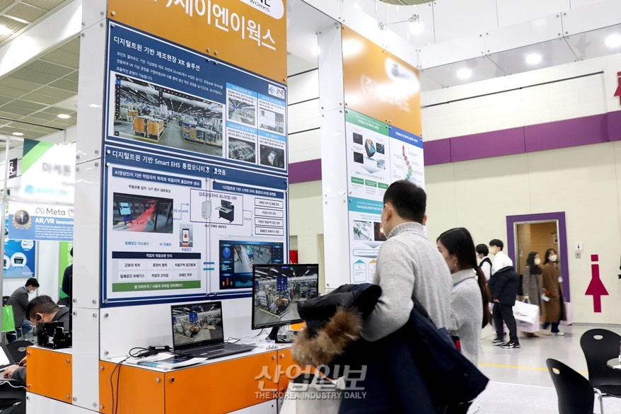 디지털트윈으로 제조 상황을 실시간 확인한다