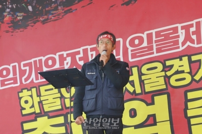 이봉주 화물연대 위원장, 국회 앞 단식농성 돌입