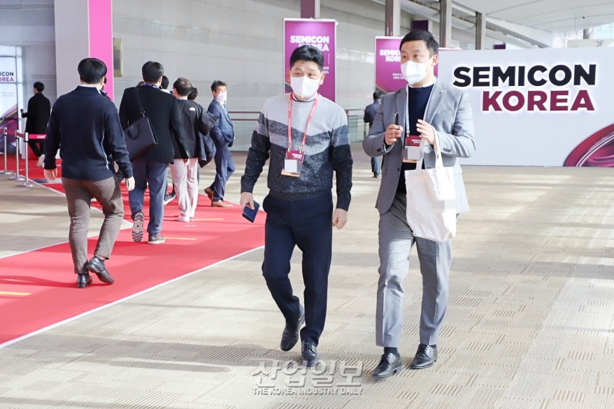 반도체 공장 인·허가 신속 처리 기간↓…관련 개정안, 국회 본회의 통과