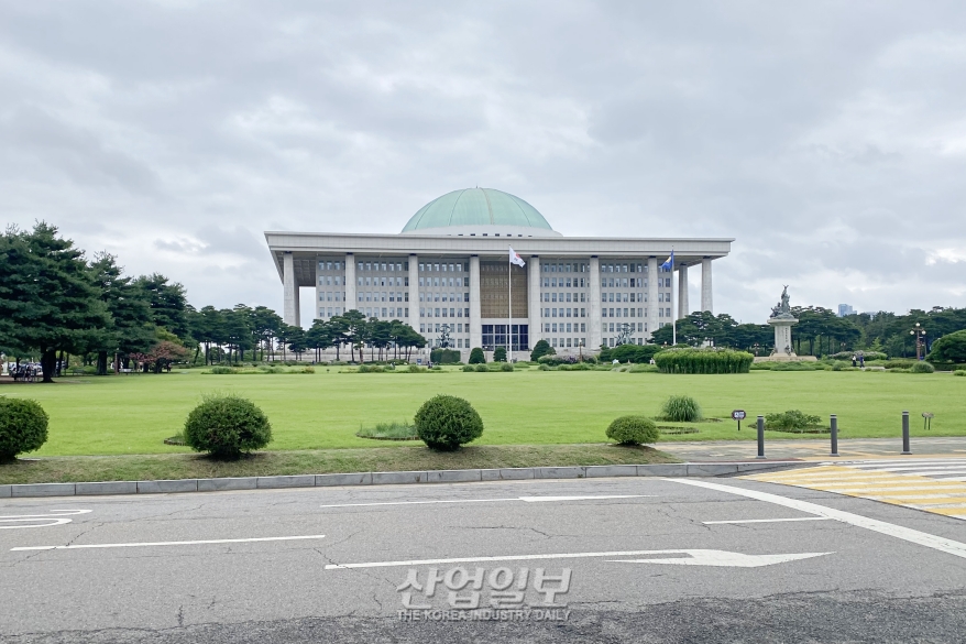 8시간 추가 근로제 계도기간 부여, 정반대 해석한 여야