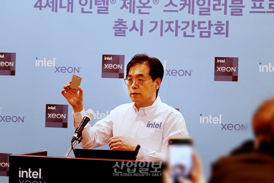 CPU에 다수의 가속기 내장…사용자 요구에 대응한다