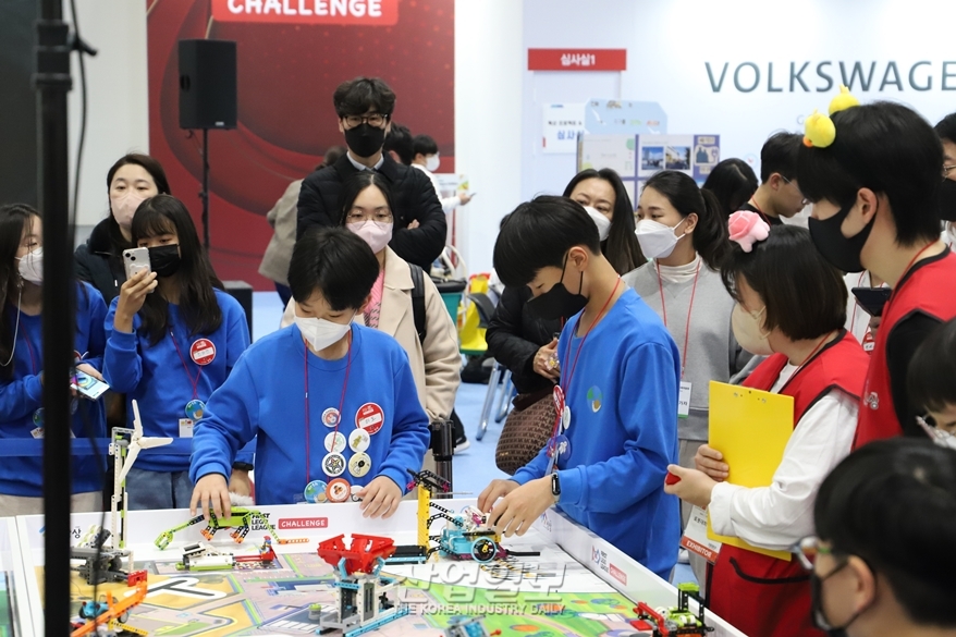 [포토뉴스] 미래 로봇 인재들의 대결 한 판