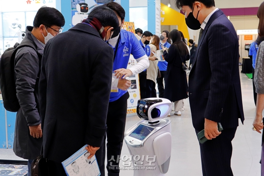 AI 로봇, 음성인식 기능…보조교사 역할도 가능해