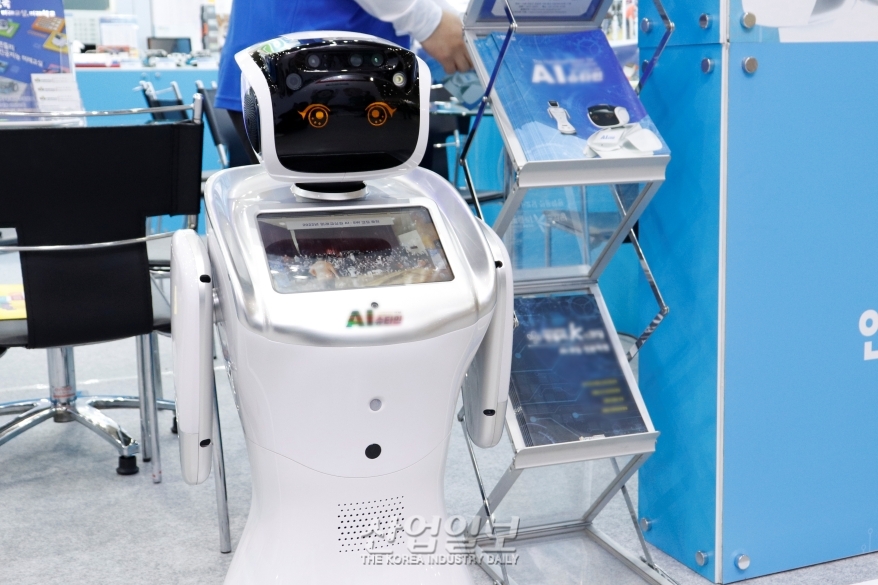 AI 로봇, 음성인식 기능…보조교사 역할도 가능해