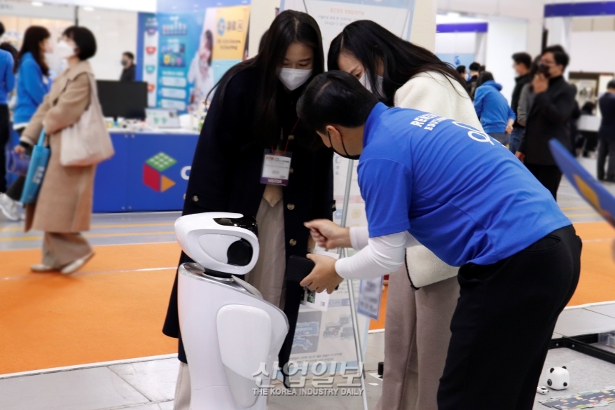 AI 로봇, 음성인식 기능…보조교사 역할도 가능해