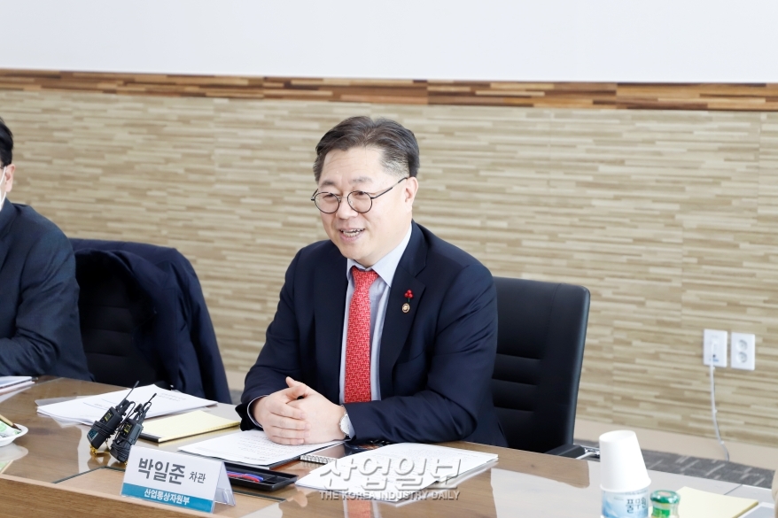 중견기업 1만 개·수출 2천억달러 목표… 정부, 중견기업 육성안