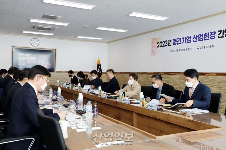 중견기업 1만 개·수출 2천억달러 목표… 정부, 중견기업 육성안