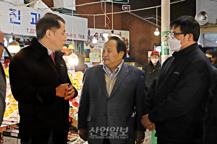 [포토뉴스] 장영진 산업부 1차관, 설 명절 앞두고 민생 현장 점검