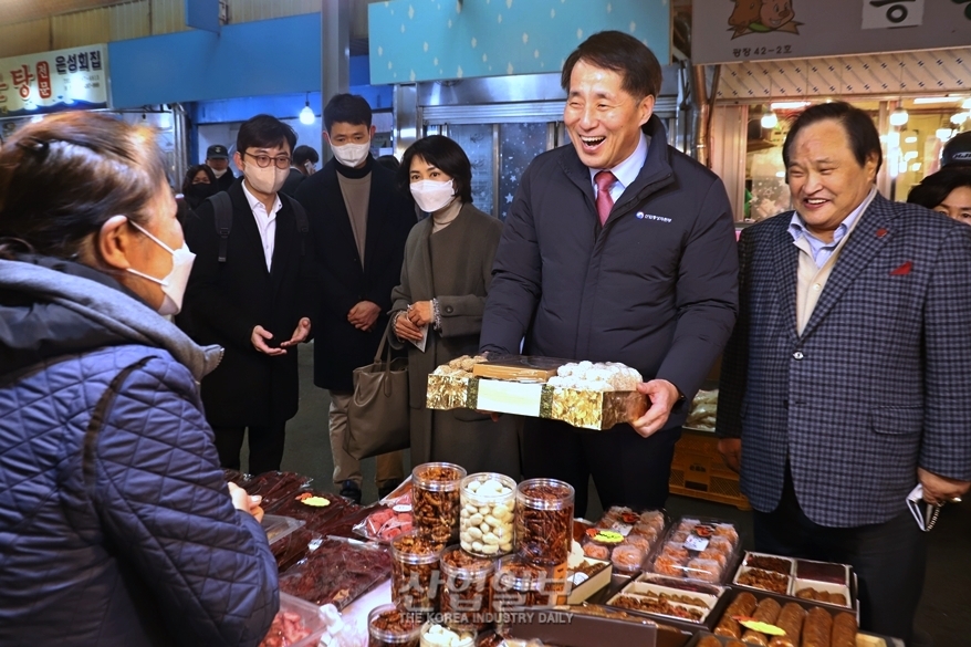 [포토뉴스] 장영진 산업부 1차관, 설 명절 앞두고 민생 현장 점검