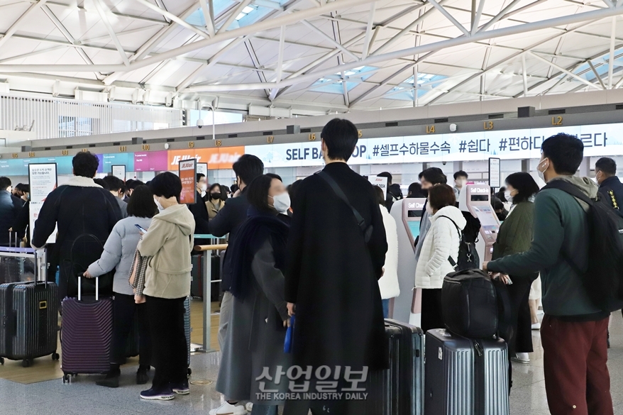 [포토뉴스] 하늘길 열린 설 연휴…총 61만6천여 명 몰린다