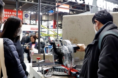 각도 절단기, 고속 절단기 등 충전 공구 선보여