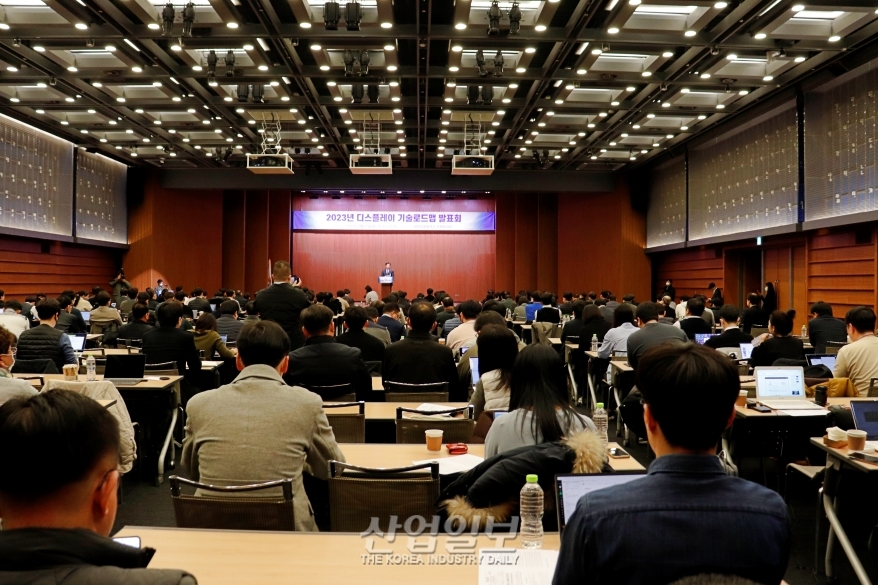 정부와 산학연 연대와 협력…엑스(Ex) OLED 조기 상용화 이뤄질 것