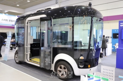 가속페달 밟는 자율주행, 어느 방향으로 가고 있나