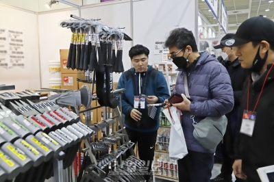 “위축된 철물 경기, 전쟁 끝나면 활성화 될 것”