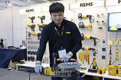 작업 효율성 높이는 배관 전문 공구