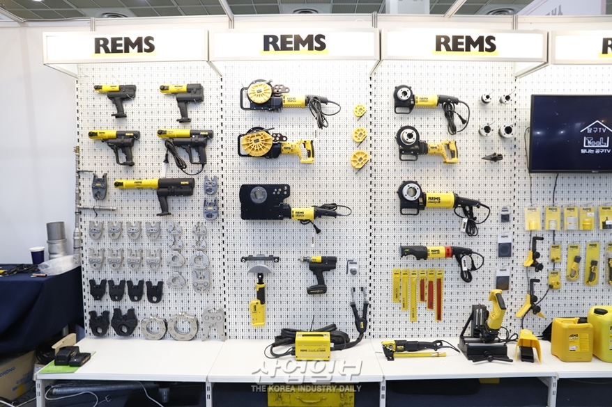 작업 효율성 높이는 배관 전문 공구