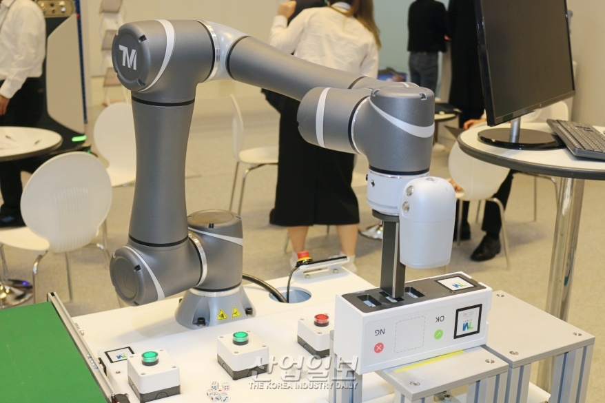 [스마트팩토리·오토메이션월드] 로봇에 인공지능 더해 검사 정확성↑