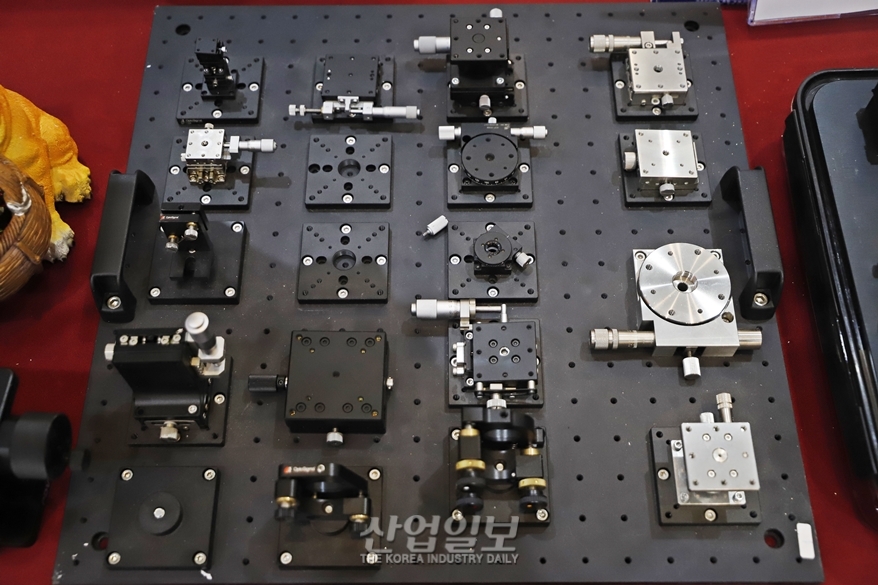 [스마트팩토리·오토메이션월드] 스테이지, 장비 속 정확한 위치 제어 필수 부품