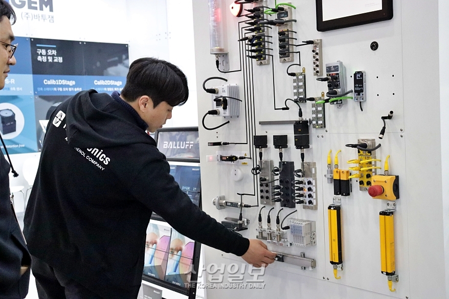 [스마트팩토리·오토메이션월드] IO-Link로 통신 병목현상 제거