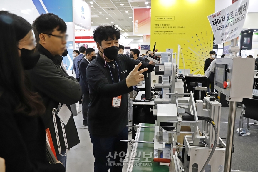 [스마트팩토리·오토메이션월드] 주기적 교체 소모품 줄인 라벨 프린터