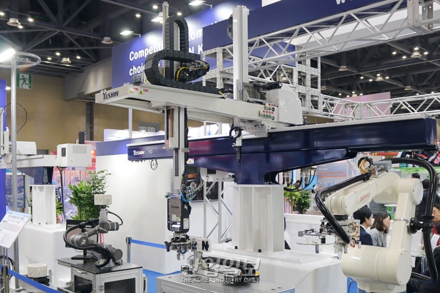 [코플라스] “탄소 섬유 강화 플라스틱, 로봇 진동 진폭↓”