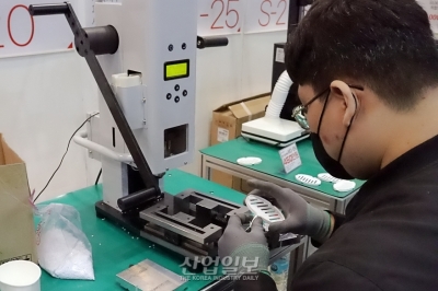 [코플라스] 소량사출, '간편조작·모듈화'로 비전문가도 '안전하게'