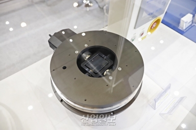 [인터몰드] 360도 각도 조절이 가능한 스테이지