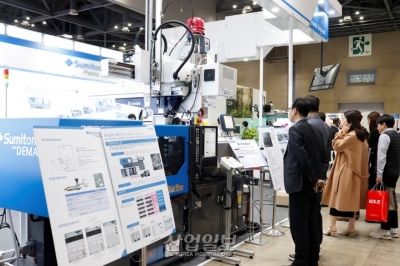 [코플라스] 30톤 사출성형기 전시…형내압 센서 탑재