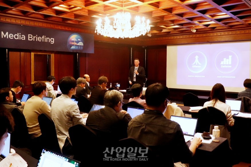 “디지털 전환 여정…공격과 방어전략 고려해야”