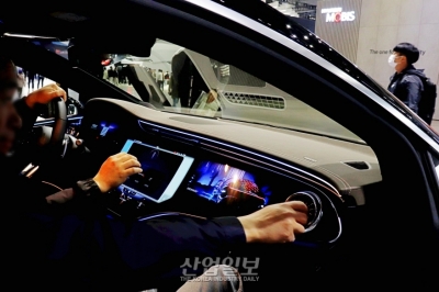 차량 디스플레이, 화면 커지고 개수 늘어나