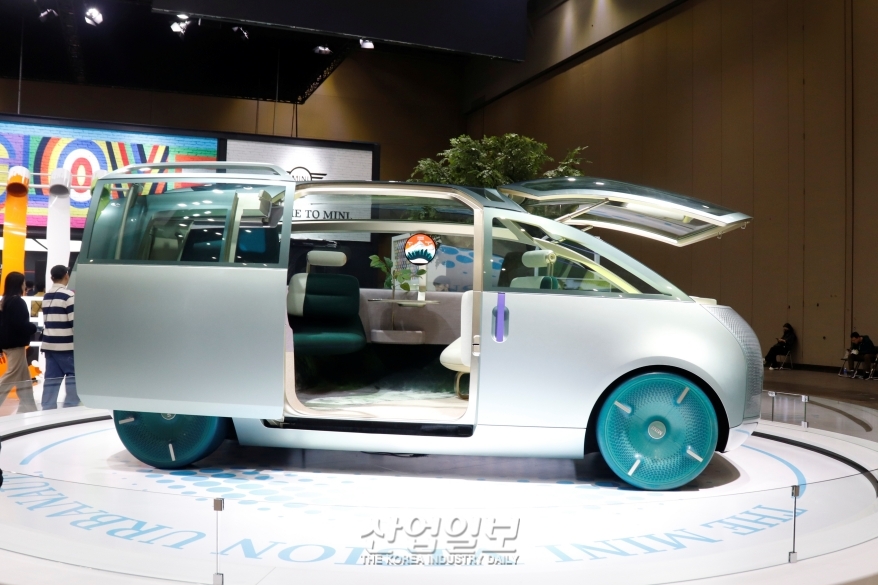 차량 디스플레이, 화면 커지고 개수 늘어나