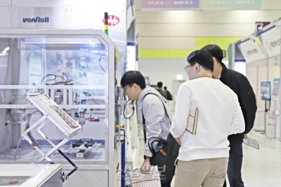 [포토뉴스] 전시 제품 확인은 '꼼꼼히'