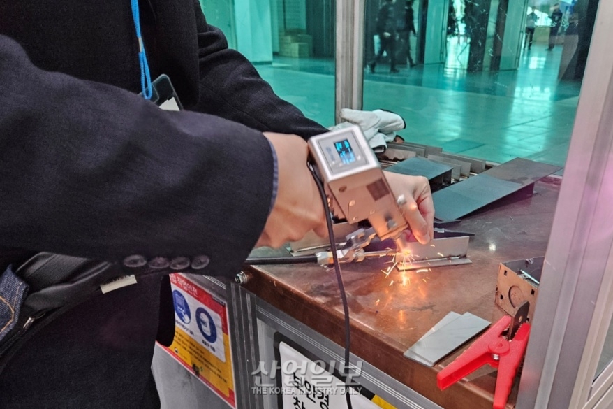 인력난…비숙련자도 용접 가능한 장비 요구 커져