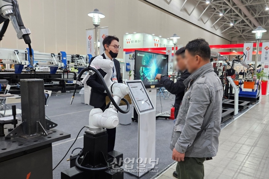 인력난…비숙련자도 용접 가능한 장비 요구 커져